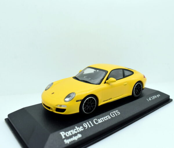 Modellino auto scala 1:43 Porsche 911 carera GTS diecast modellismo statico minichamps