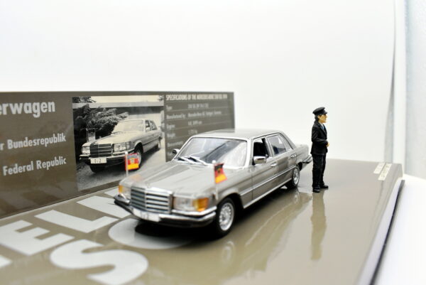 Modellino auto scala 1:43 Mercedes-benz 350 SEL Political leaders series no 6 diecast modellismo statico minichamps - Image 4