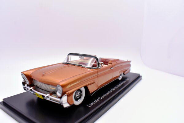 Modellino auto scala 1:43 Lincoln continental mk.III convertible Neo modellismo da collezione - Image 2