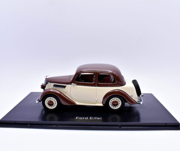 Modellino auto scala 1:43 ford eifel Neo modellismo da collezione