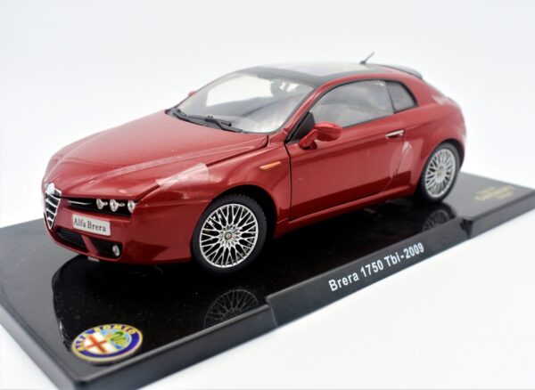 Modellino auto ALFA ROMEO BRERA 1750 TBI 1:24 diecast modellismo da collezione