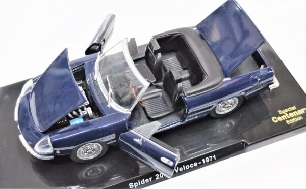 Modellino auto scala 1:24 ALFA ROMEO 2000 SPIDER VELOCE modellismo statico da collezione diecast