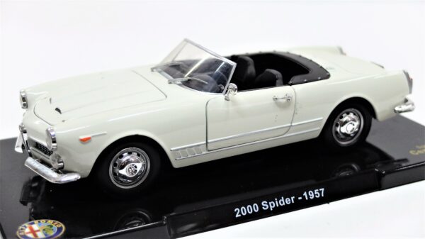 Modellino auto ALFA ROMEO SPIDER 2000 scala 1:24 diecast modellismo da collezione - Image 2