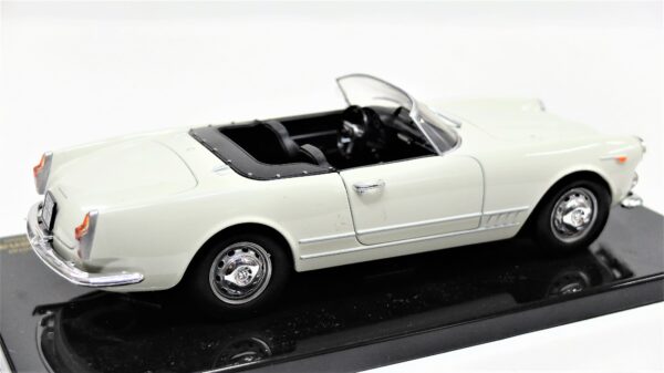 Modellino auto ALFA ROMEO SPIDER 2000 scala 1:24 diecast modellismo da collezione - Image 3