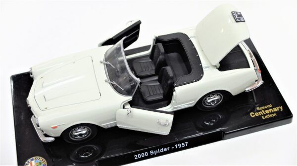 Modellino auto ALFA ROMEO SPIDER 2000 scala 1:24 diecast modellismo da collezione - Image 4