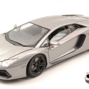 Modellino auto scala 1:18 LAMBORGHINI AVENTADOR 2011 diecast modellismo statico