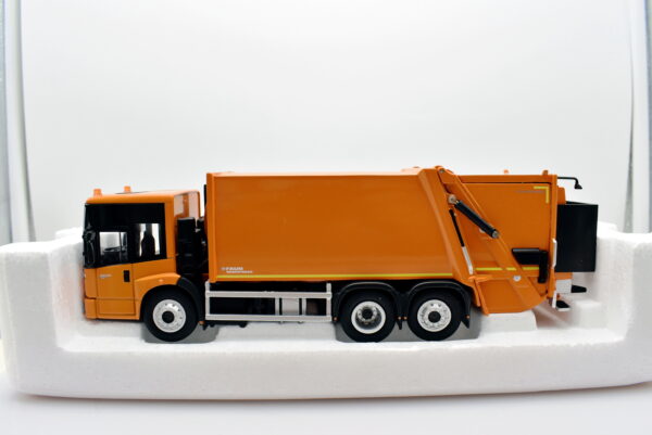 Modellino camion scala 1:43 Mercedes benz econic NZG modellismo statico - Image 3