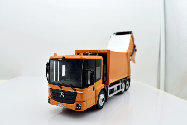 Modellino camion scala 1:43 Mercedes benz econic NZG modellismo statico - Image 6