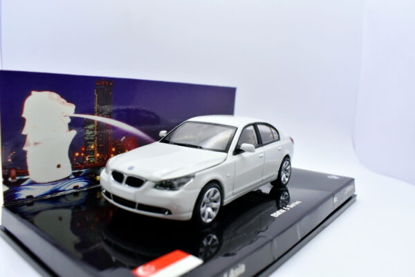 Modellino auto scala 1:43 BMW 5 series minichamps modellismo da collezione - Image 3