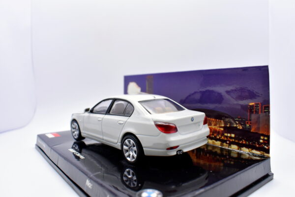 Modellino auto scala 1:43 BMW 5 series minichamps modellismo da collezione - Image 4