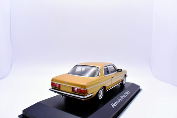 Modellino auto scala 1:43 Mercedes Benz 230 CE Maxichamps diecast modellismo da collezione - Image 6