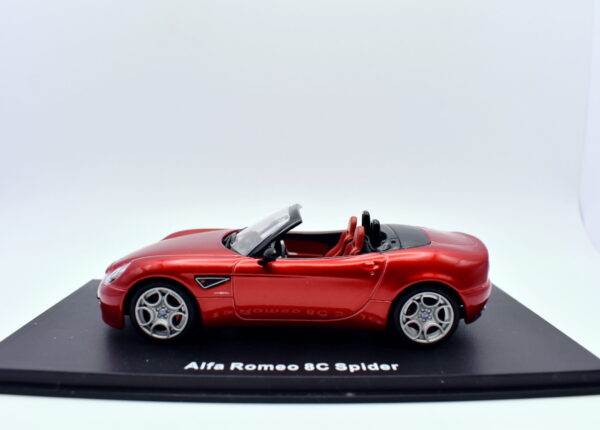 Modellino auto scala 1:43 Alfa Romeo 8C spider M4 modellismo da collezione
