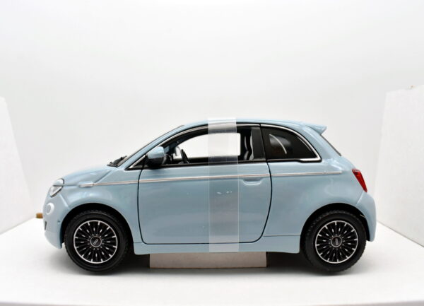 Modellino auto scala 1:24 Fiat 500 E 2023 burago diecast collezione modellismo