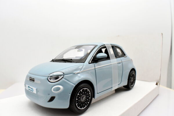 Modellino auto scala 1:24 Fiat 500 E 2023 burago diecast collezione modellismo - Image 4