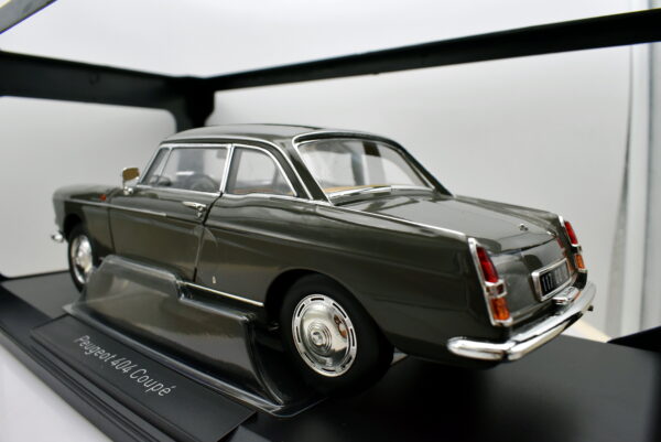 Modellino auto Peugeot 404 coupe scala 1:18 Norev modellismo - Image 4