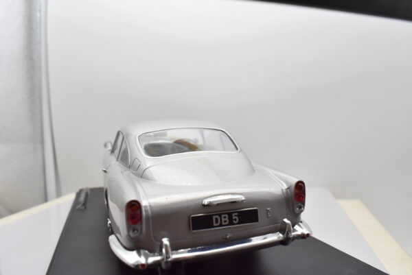 Modellino auto scala 1:18 Aston martin DB5 diecast modellismo da collezione - Image 2