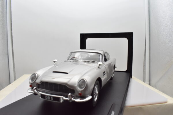 Modellino auto scala 1:18 Aston martin DB5 diecast modellismo da collezione - Image 3