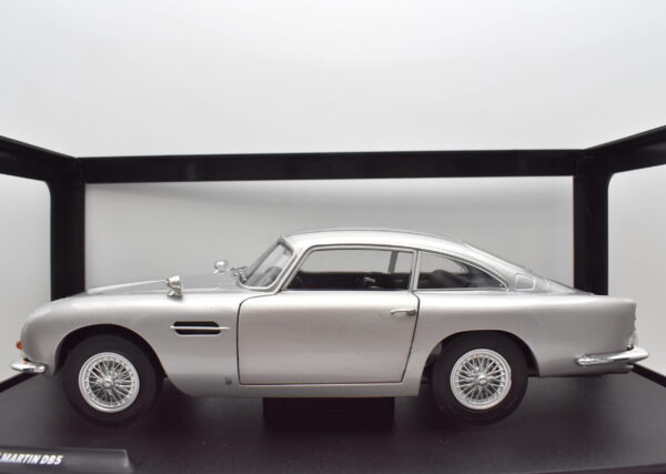 Modellino auto scala 1:18 Aston martin DB5 diecast modellismo da collezione - Image 4