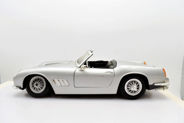 Modellino auto scala 1:16 ferrari California tonka polistil modellismo da collezione - Image 2