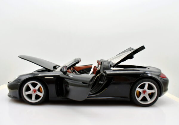 Modellino auto scala 1:18 Porsche carrera GT maisto modellismo statico