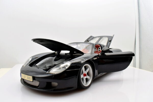 Modellino auto scala 1:18 Porsche carrera GT maisto modellismo statico - Image 3
