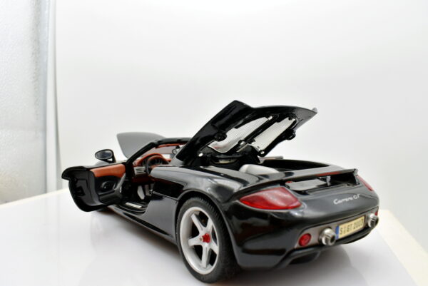 Modellino auto scala 1:18 Porsche carrera GT maisto modellismo statico - Image 4