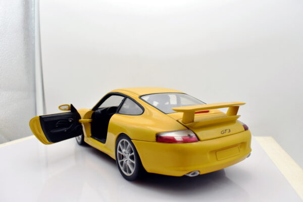 Modellino auto PORSCHE GT3 scala 1:18 hot wheels diecast modellismo da collezione - Image 4