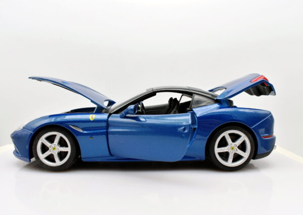Modellino auto scala 1:18 Ferrari california Burago diecast modellismo statico