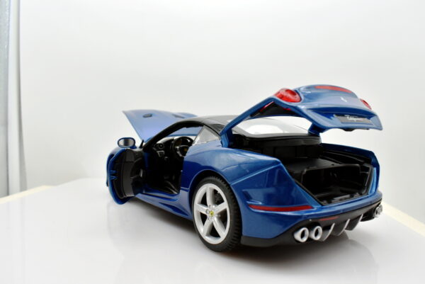 Modellino auto scala 1:18 Ferrari california Burago diecast modellismo statico - Image 4