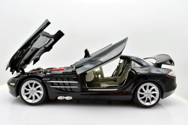 Modellino auto scala 1:18 Mercedes benz SLR Mc laren maisto modellismo da collezione