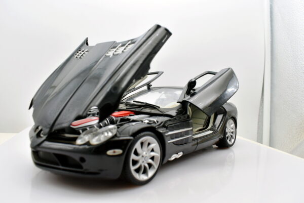 Modellino auto scala 1:18 Mercedes benz SLR Mc laren maisto modellismo da collezione - Image 3