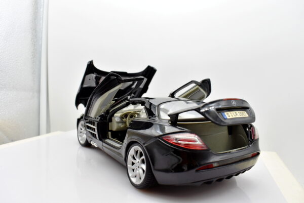 Modellino auto scala 1:18 Mercedes benz SLR Mc laren maisto modellismo da collezione - Image 4