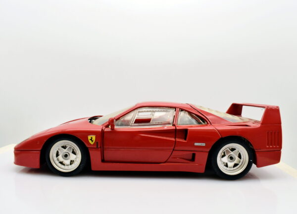 Modellino auto Ferrari F40 scala 1:18 hot wheels diecast modellismo da collezione