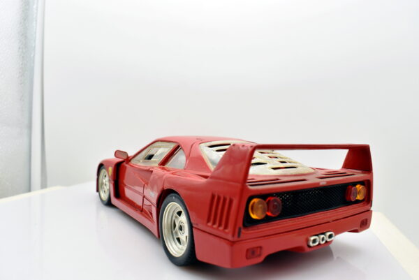 Modellino auto Ferrari F40 scala 1:18 hot wheels diecast modellismo da collezione - Image 5