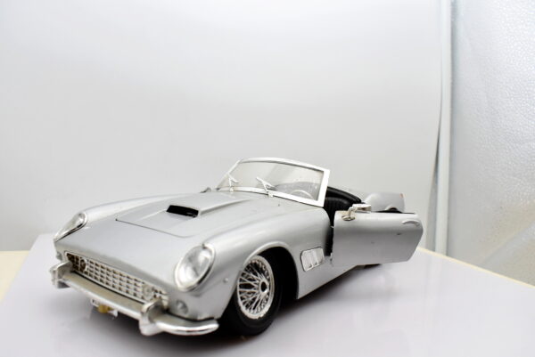 Modellino auto scala 1:16 ferrari California tonka polistil modellismo da collezione - Image 5