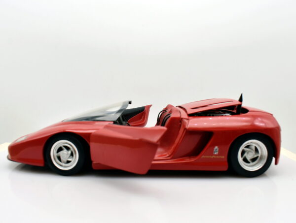 Modellino auto scala 1:18 mythos revell modellismo da collezione