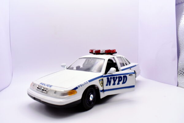 Modellino auto rally 1:24 ford crown victoria polizia diecast modellismo da collezione greenlight - Image 3
