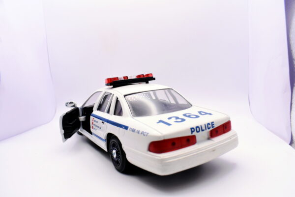 Modellino auto rally 1:24 ford crown victoria polizia diecast modellismo da collezione greenlight - Image 4