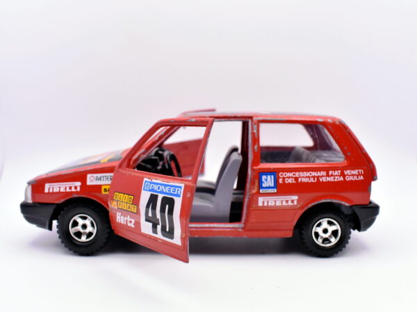 Modellino auto rally 1:24 Fiat uno diecast modellismo da collezione burago