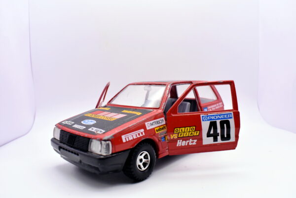 Modellino auto rally 1:24 Fiat uno diecast modellismo da collezione burago - Image 4