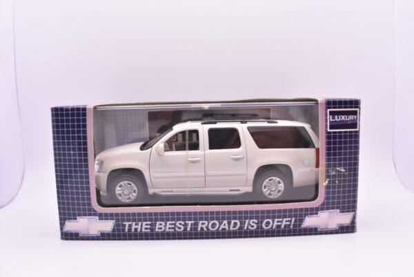 Modellino auto scala 1:43 Chevrolet suburban diecast modellismo statico - Image 2