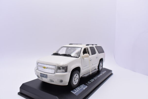 Modellino auto scala 1:43 Chevrolet suburban diecast modellismo statico - Image 4