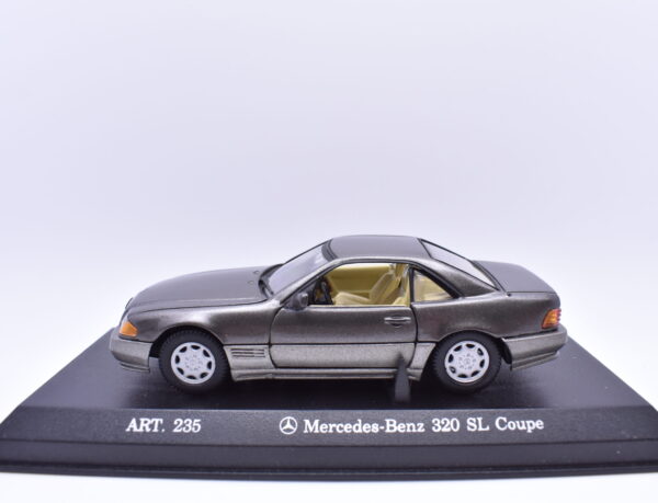 Modellino auto scala 1:43 Mercedes benz 320 SL modellismo statico