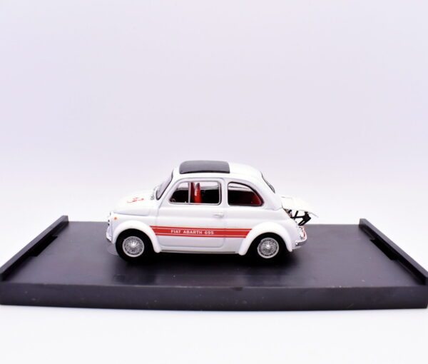 Modellino auto scala 1:43 Fiat Abarth 500 695SS BRUMM modellismo statico