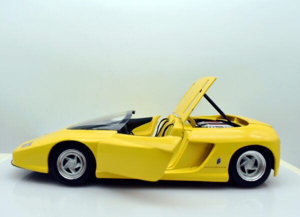 Modellino auto scala 1:18 mythos revell modellismo da collezione - Image 2