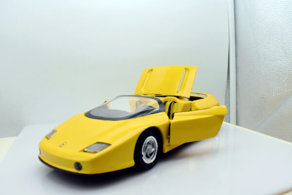 Modellino auto scala 1:18 mythos revell modellismo da collezione - Image 3