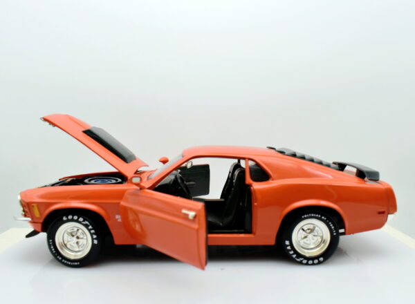 Modellino auto scala 1:18 mustang ertl modellismo da collezione