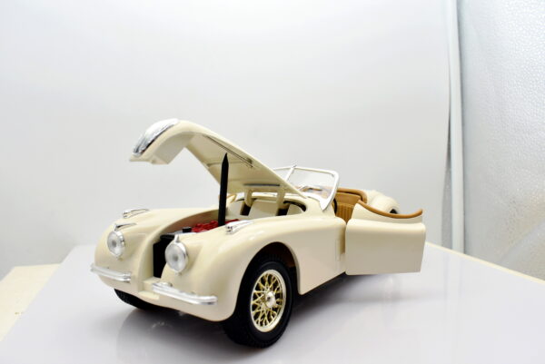 Modellino auto scala 1:18 Jaguar XK-120 ertl modellismo da collezione - Image 3