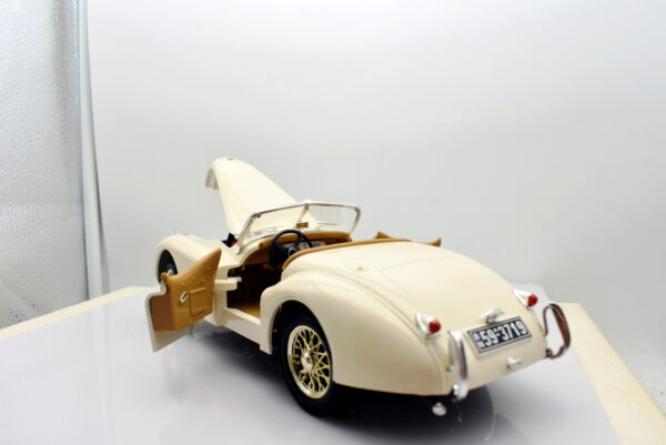 Modellino auto scala 1:18 Jaguar XK-120 ertl modellismo da collezione - Image 4