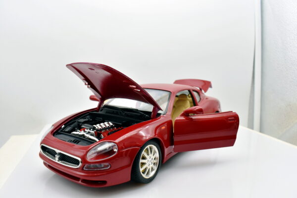 Modellino auto scala 1:18 maserati 3200 gt Burago modellismo da collezione - Image 3